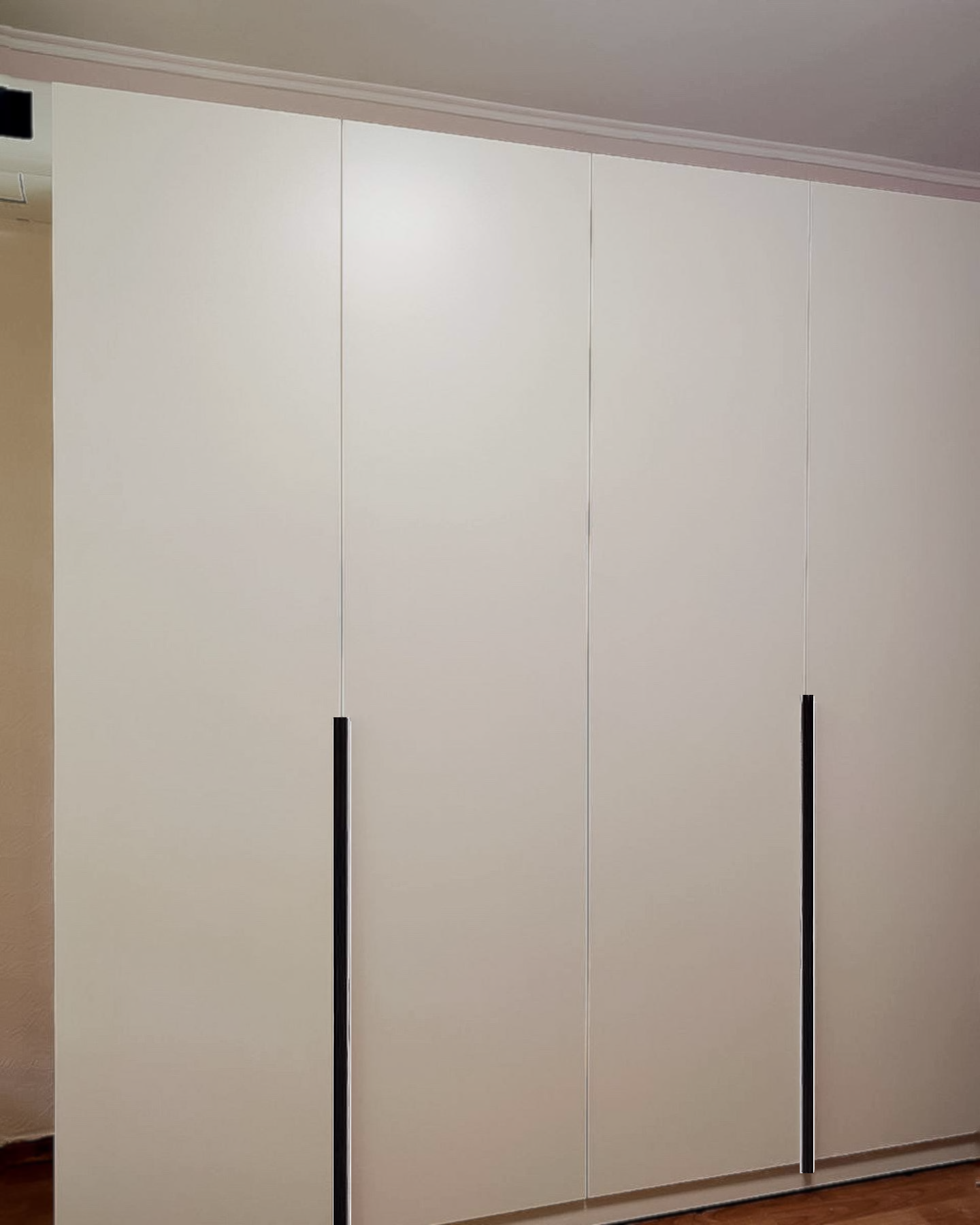 Шафа на четверо дверей з двома висувними ящиками